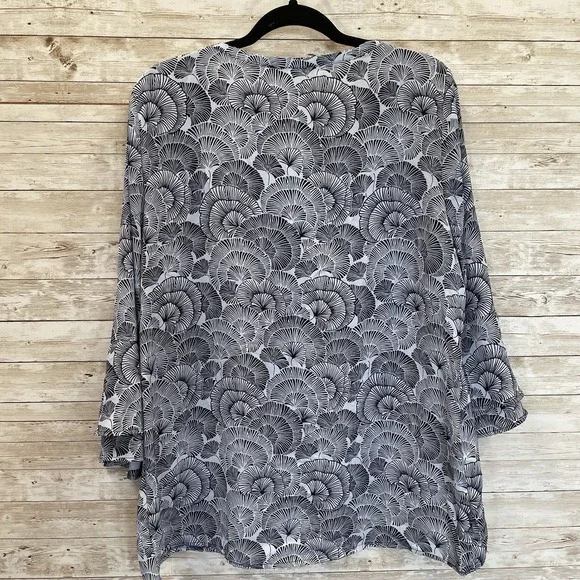 Chaus New York Womens L Blouse 3/4 Sleeve Blue Fan Print Lightweight V-Neck - Picture 4 of 7